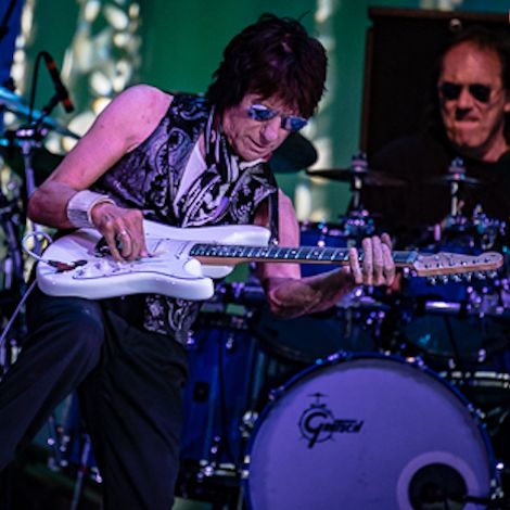 Jeff Beck: Guitar God, Piercing The Soul Live In St. Louis