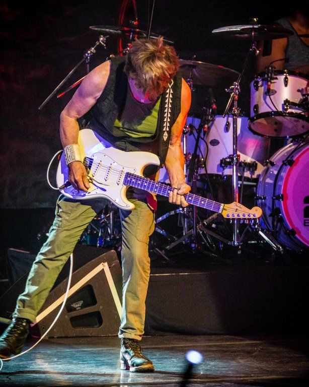 Photos: Jeff Beck and Buddy Guy Take The Stage at Foxwoods Resort Casino